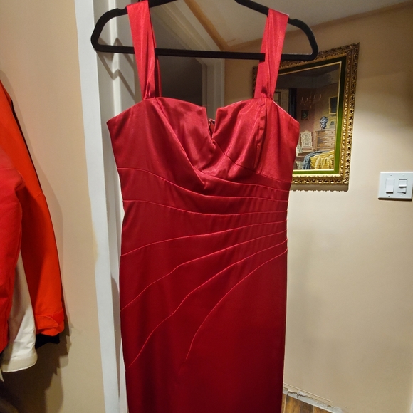 Classy red dress. - Picture 1 of 4